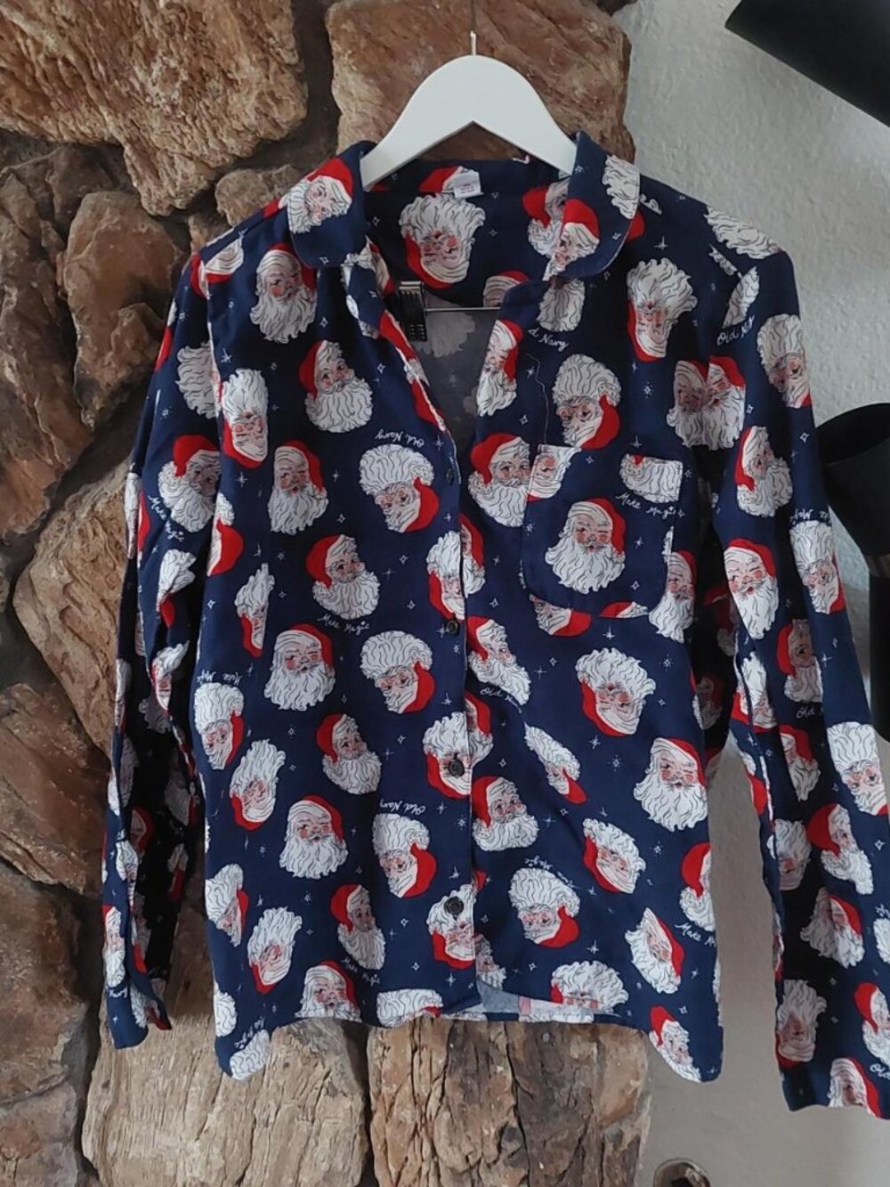 Old Navy Santa Claus button-up shirt with repeating Santa Claus faces, size XL t